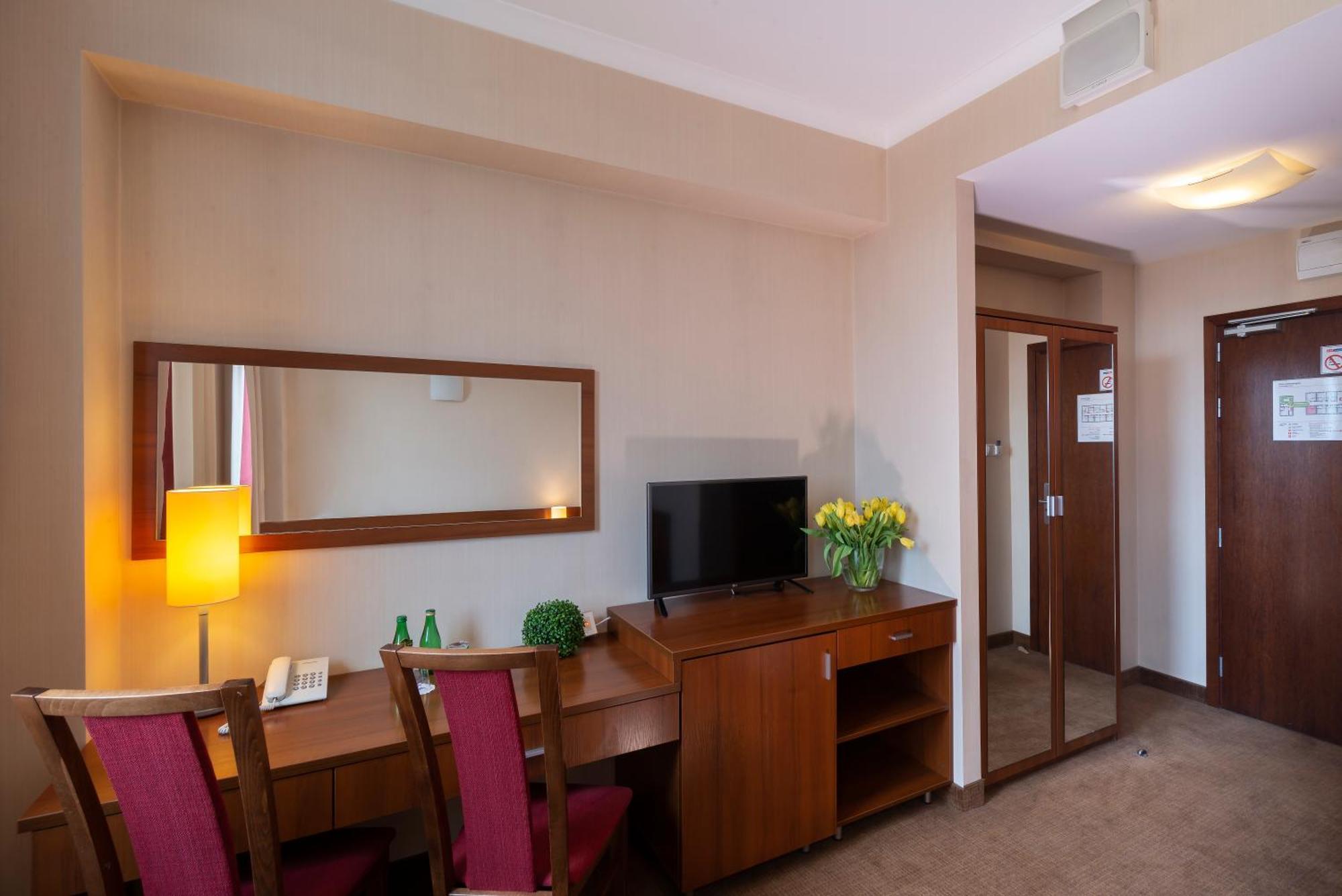 Hotel Dal Kielce Eksteriør bilde