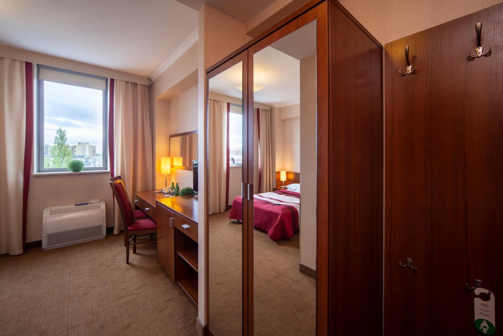 Hotel Dal Kielce Eksteriør bilde